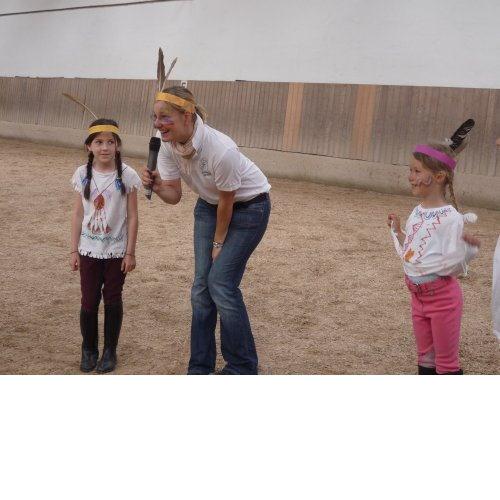 Reitschule Stitz Gernsheim, Kinder feiern Geburtstag mit dem Indianerworkshop und Reiten