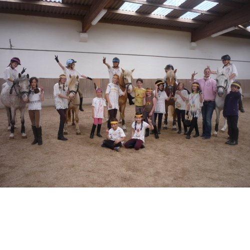 Reitschule Stitz 64579 Gernsheim, Indianer-Party als Feier zum Kindergeburtstag mit Pferden, Schminken, Grillen
