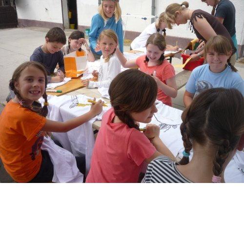 Reitschule Stitz 64579 Gernsheim, Indianer-Party als Feier zum Kindergeburtstag mit Pferden, Schminken, Grillen